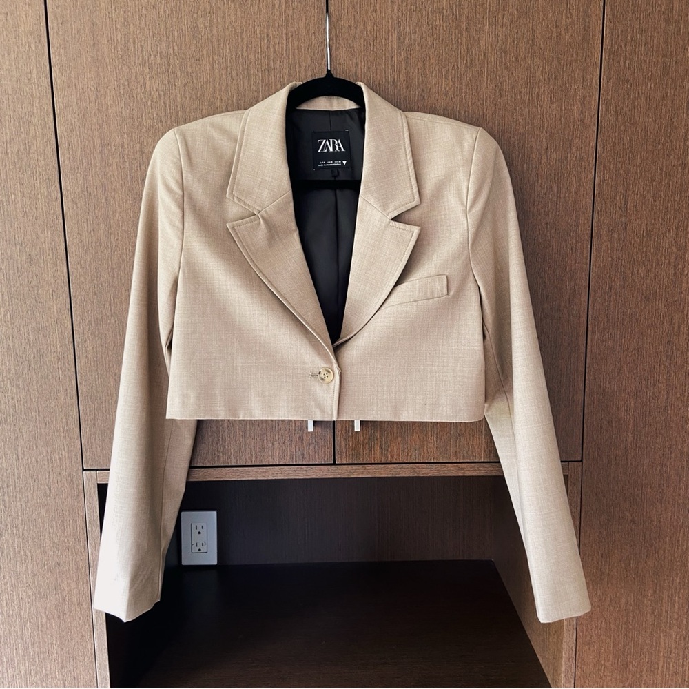 Zara light brown cropped blazer